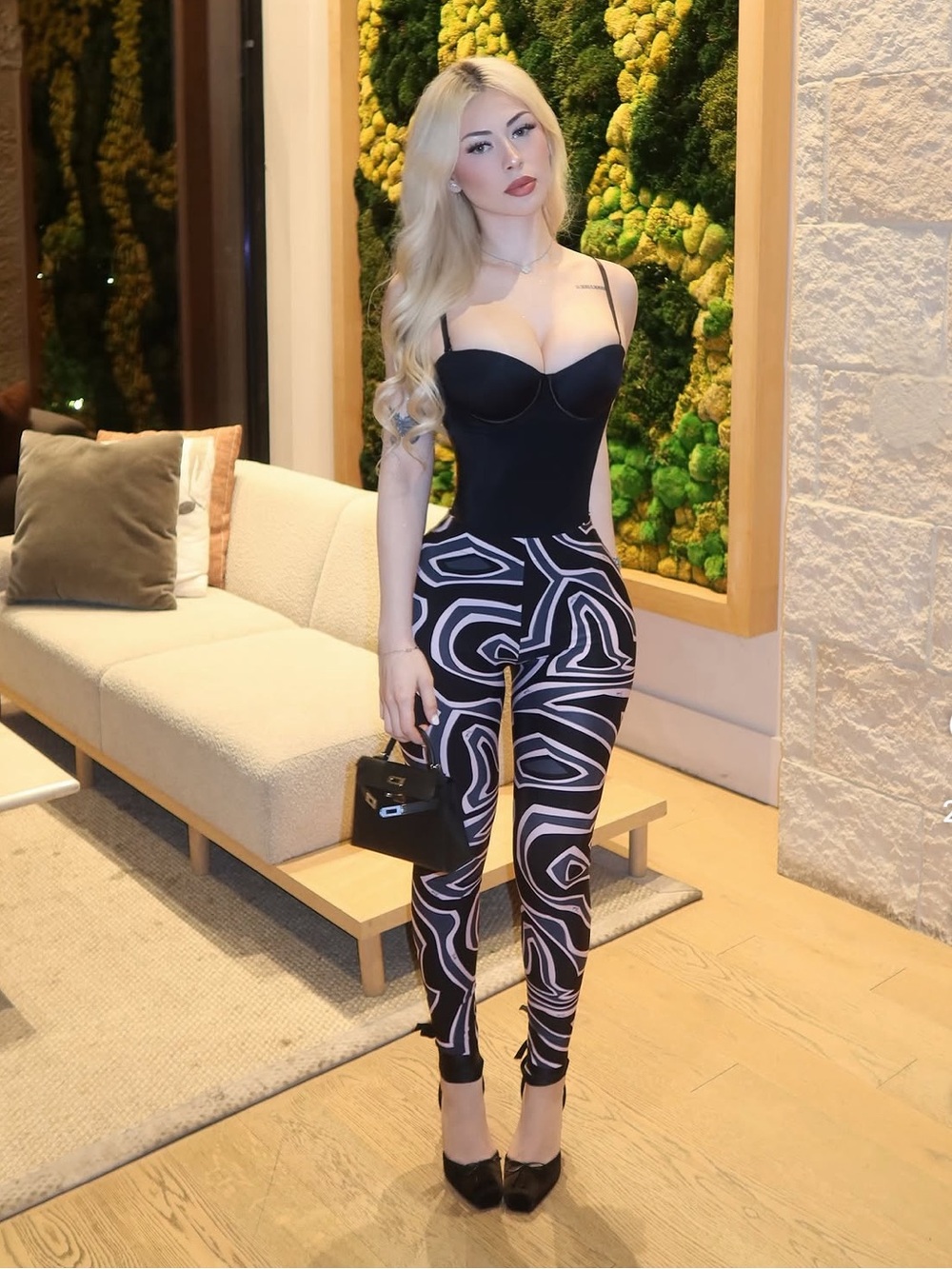 Emilio Pucci Black and Light Purple Swirl Print Leggings - Picture 2 of 7